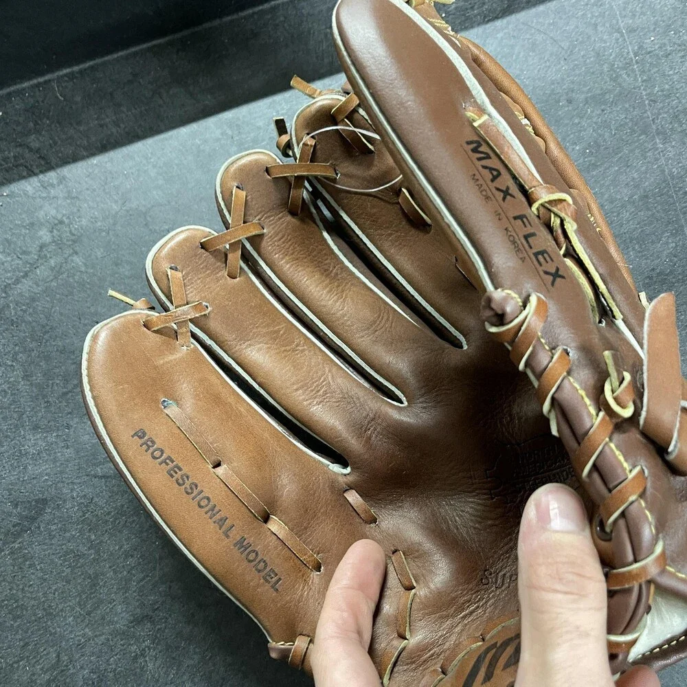 Vintage Mizuno Baseball Glove Mens 11 Brown Max Flex Steerhide Right Hand MT560